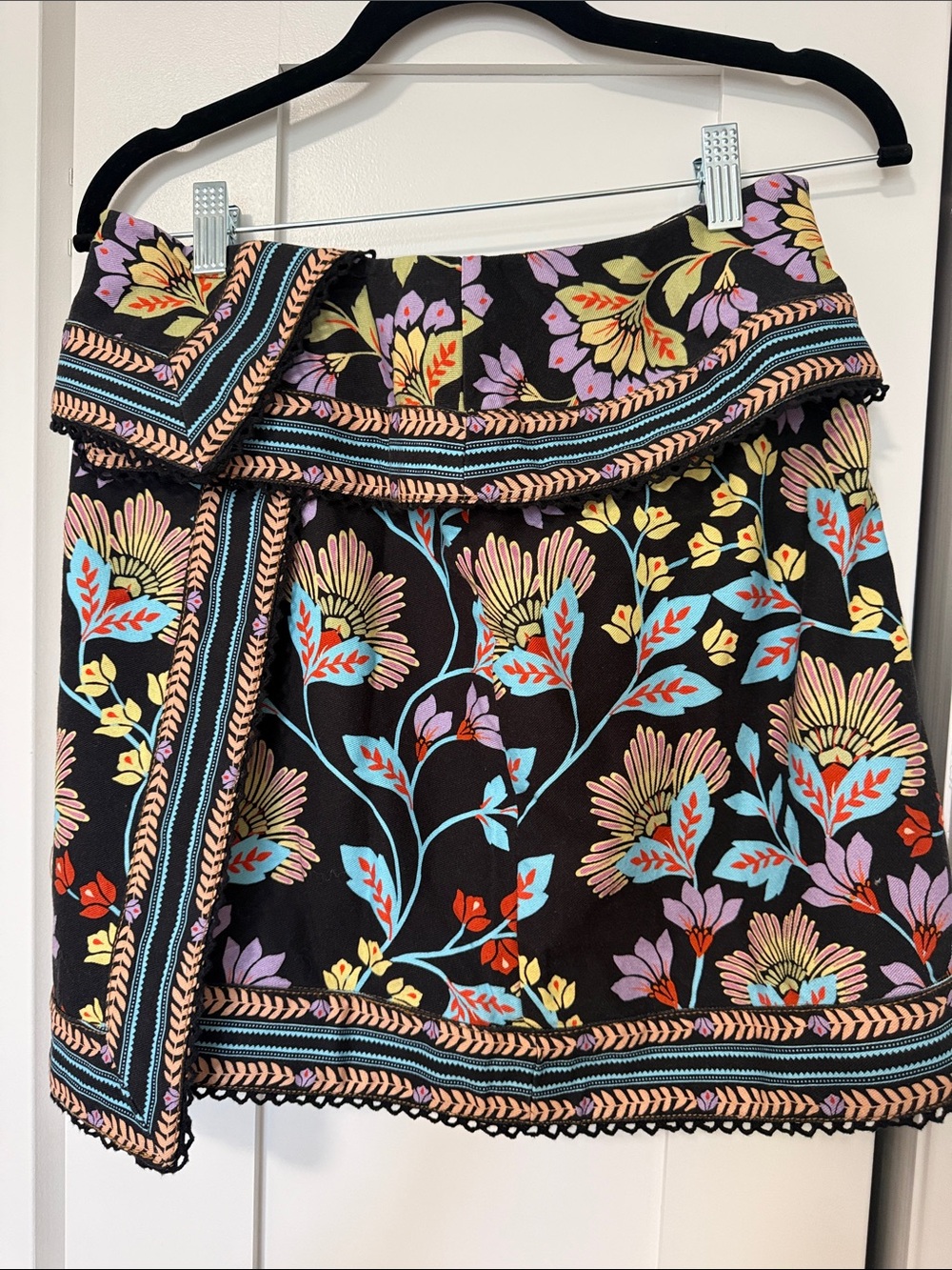 FARM Rio Black Mini Skirt with Multicolor Floral Motif